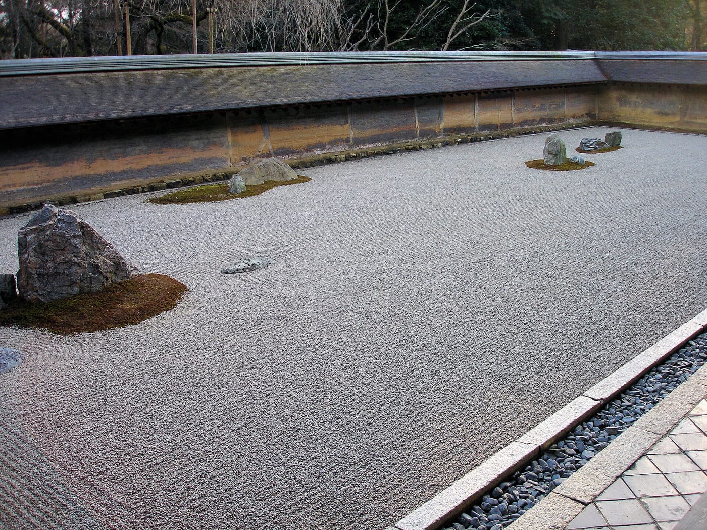 The raked stone garden at Ryōan-ji temple, Kyoto